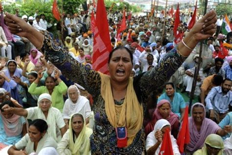 H­i­n­d­i­s­t­a­n­­d­a­ ­ç­a­l­ı­ş­a­n­l­a­r­ ­g­r­e­v­d­e­